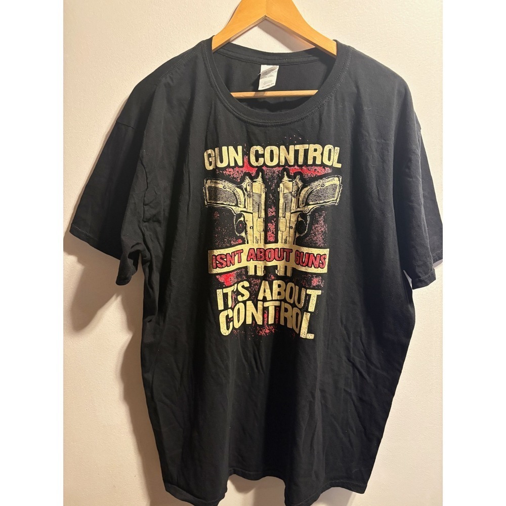 Gildan Gun Control Isn't About Guns Graphic T-Shirt Mens 2XL Black 2nd Amendment - Picture 2 of 4